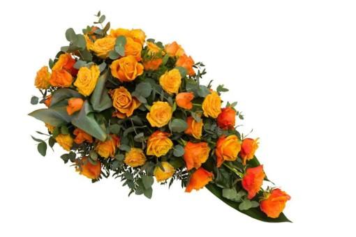 Näyttävä hautavihko oranssista ruususta